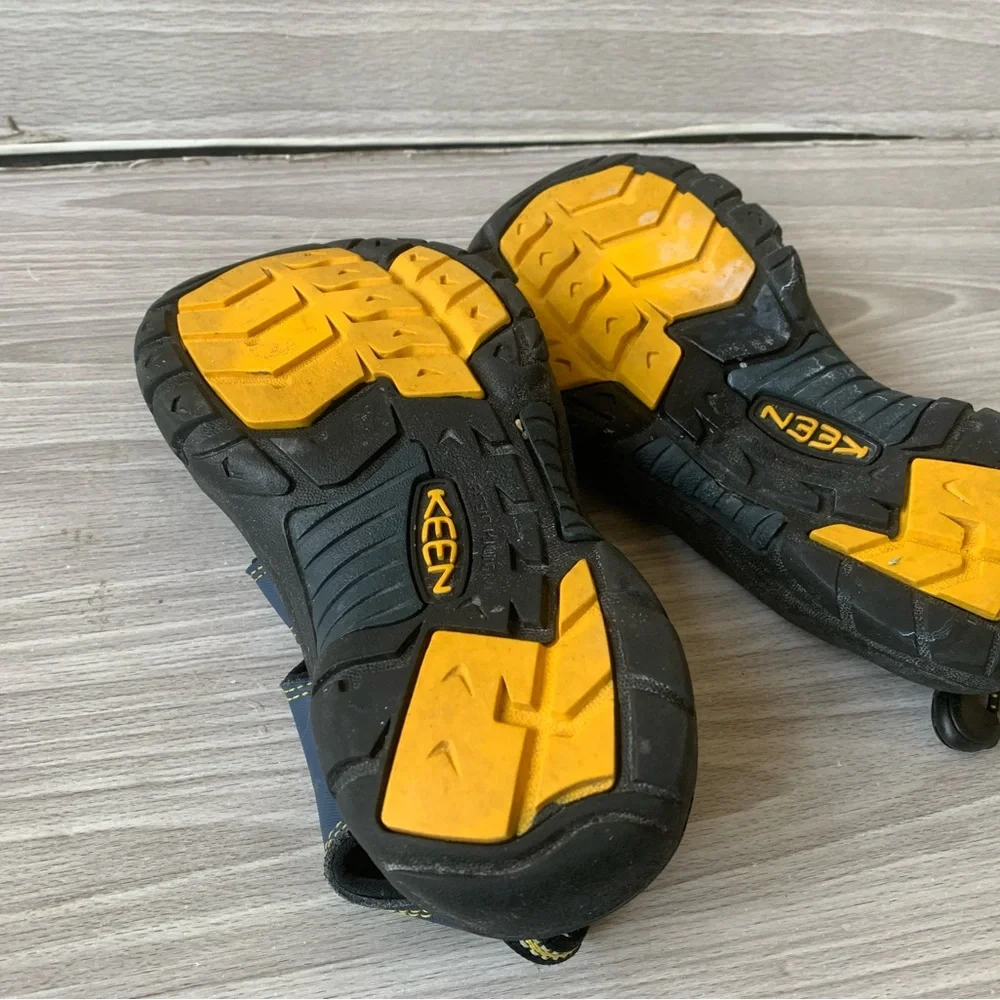 Keen Youth Newport H2 In Navy Size 2